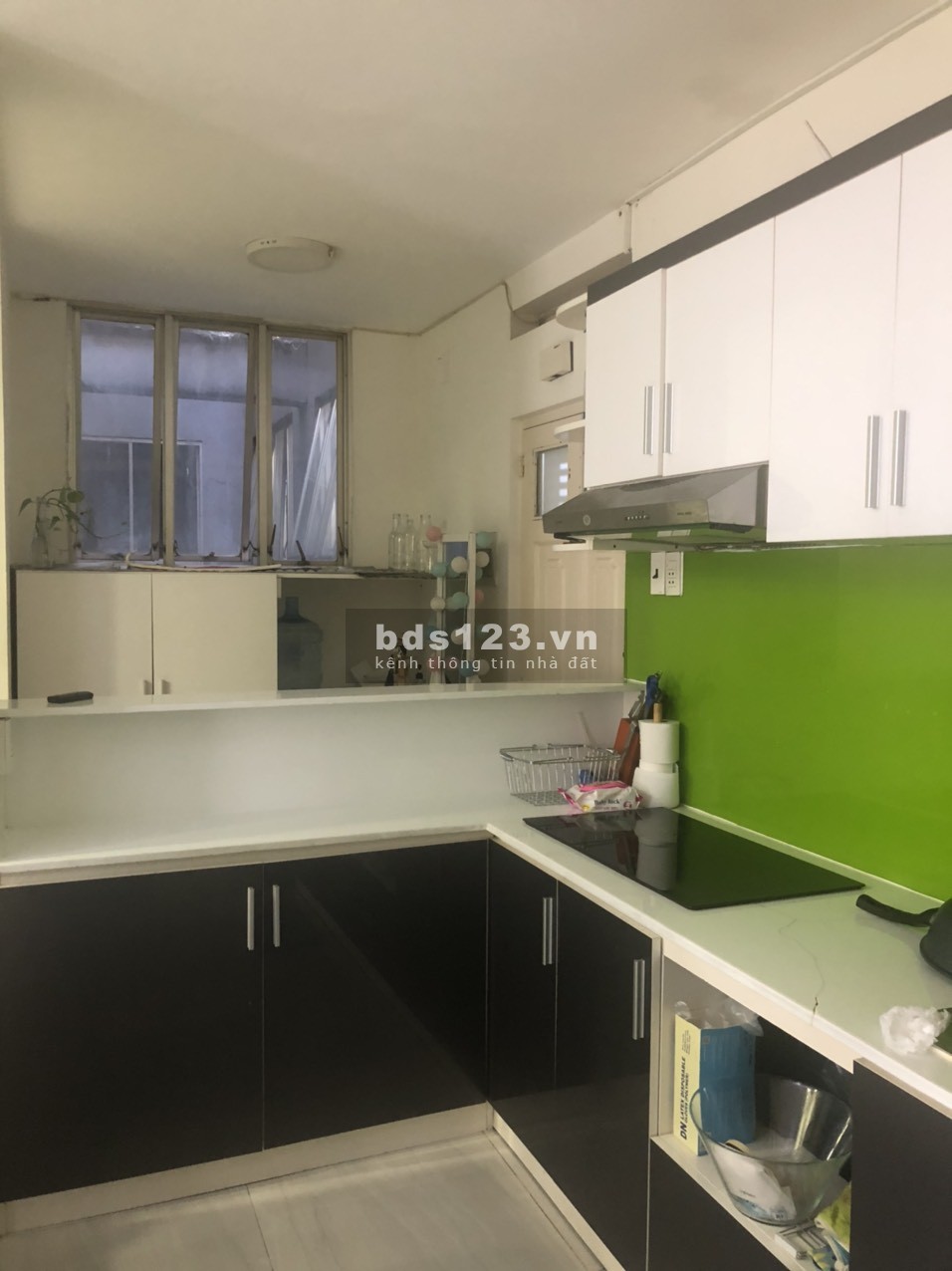 Bán gấp căn hộ chung cư 109 Nguyễn Biểu, Quận 5, DT 71m², nằm tầng 4
