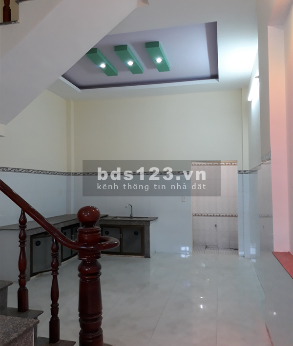 Bán nhà Tỉnh Lộ 10 Bình Tân, hẻm xe hơi diện tích 50m2, ngang 4m, pháp lý sạch