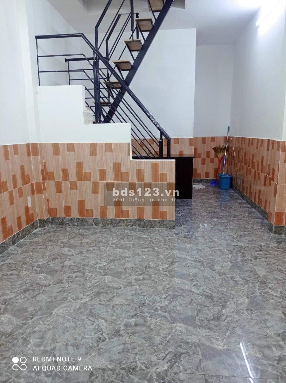 Bán nhà hẻm đường trần xuân soạn ( Nhà vuông vứt )