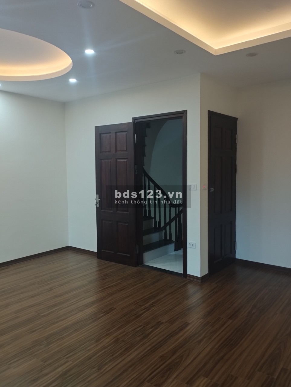 Bán nhà Di Trạch ở ngay ô tô đỗ cửa cách phố 50m, DT 38m² x 4 tầng, giá cạnh tranh
