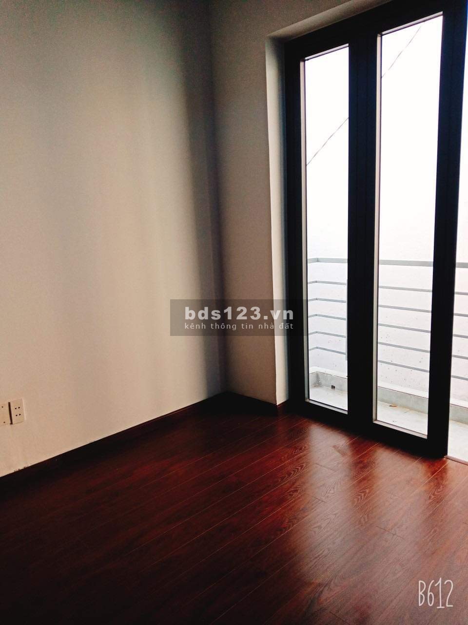 Bán nhà hẻm đường trần xuân soạn ( Nhà vuông vứt )
