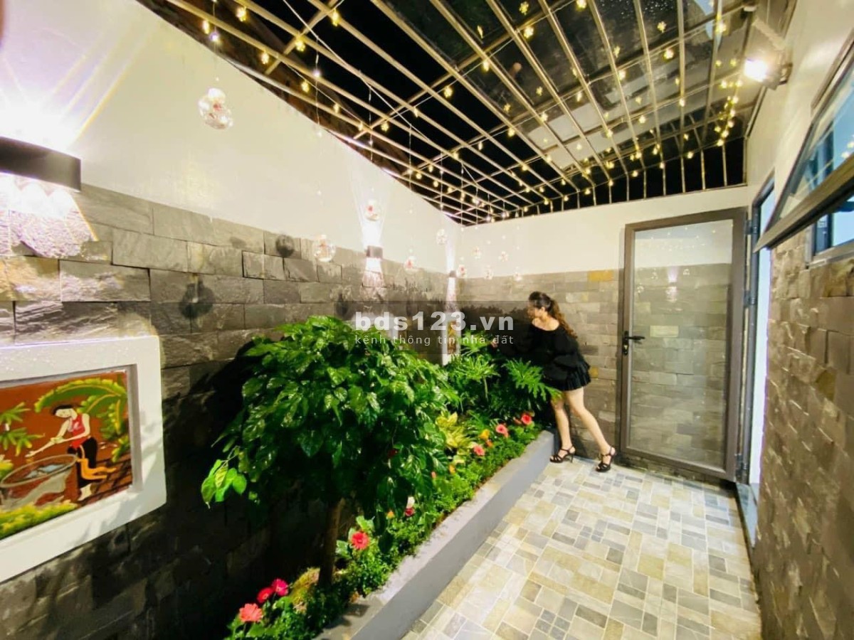 Bán nhà sau 1 nhà ra phố An Dương x5tầng, Kinh doanh, oto đỗ , 5,x nhỏ tỷ.