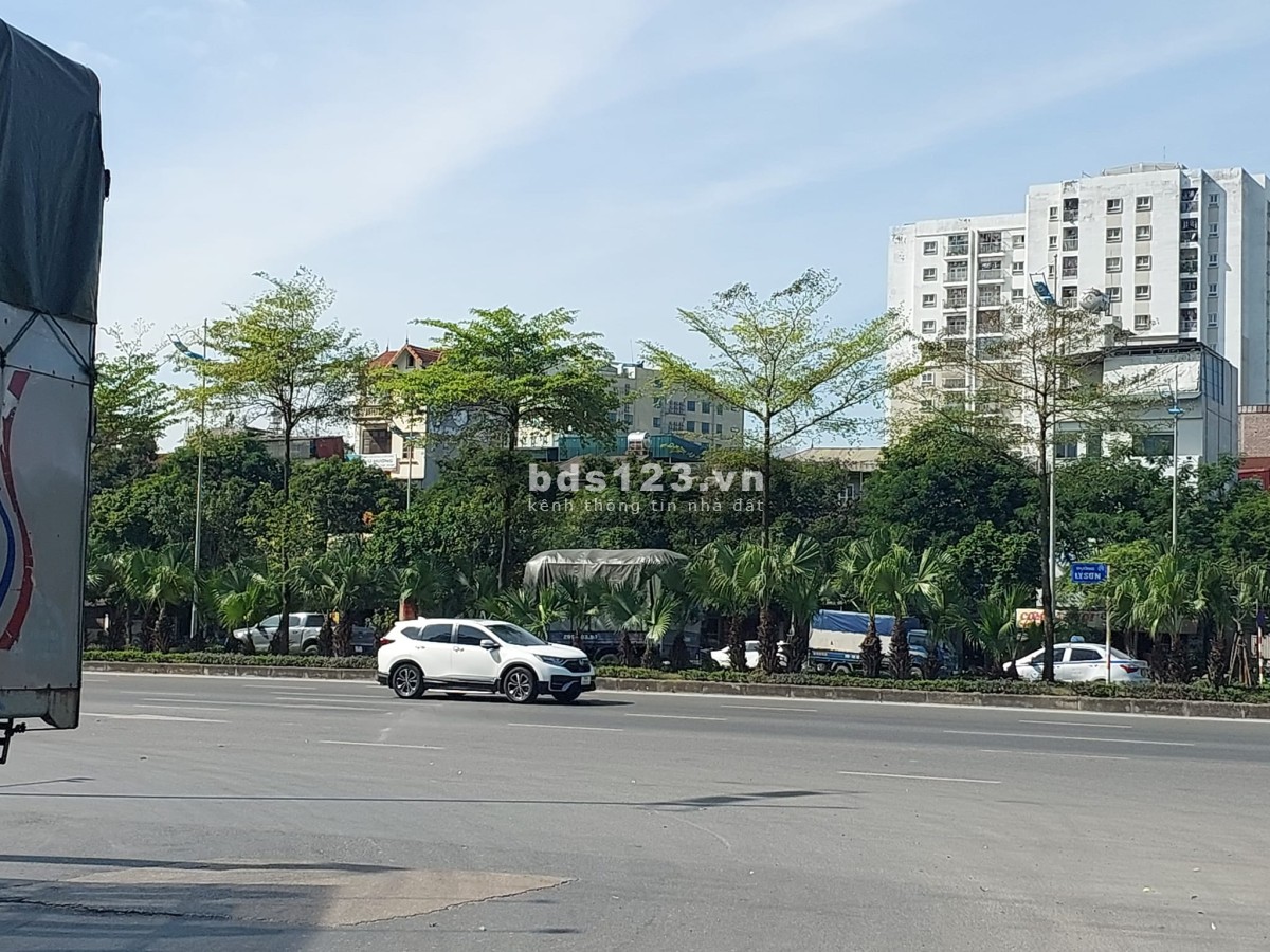 Bán đất vuông đẹp gần chợ Tứ Liên khu kinh doanh, ngõ , 3m chỉ 3 tỷ