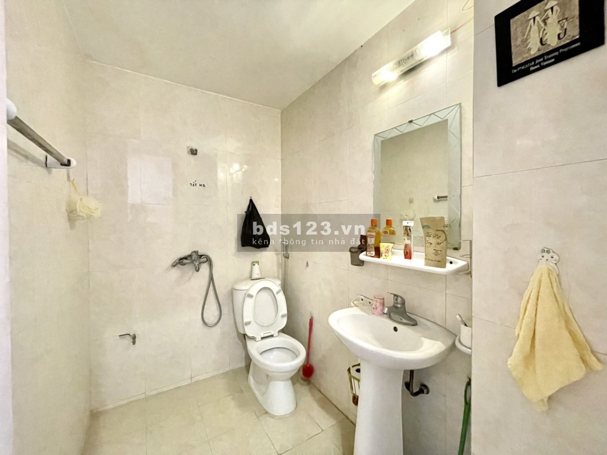 Bán gấp căn gốc 3PN tại chung cư Đầm Nấm Long Biên full nội thất, sổ đỏ trao tay