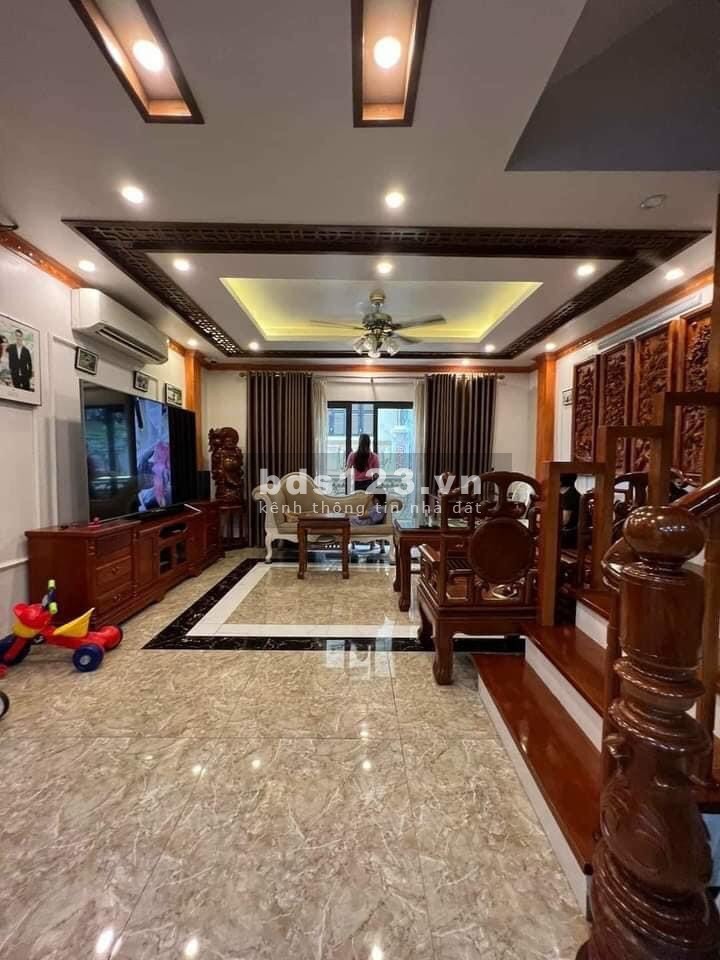 Bán gấp nhà đẹp tại Trần Thái Tông, Cầu giấy, FULL nội thất, giá 5,25 tỷ, 4PN, 3 WC
