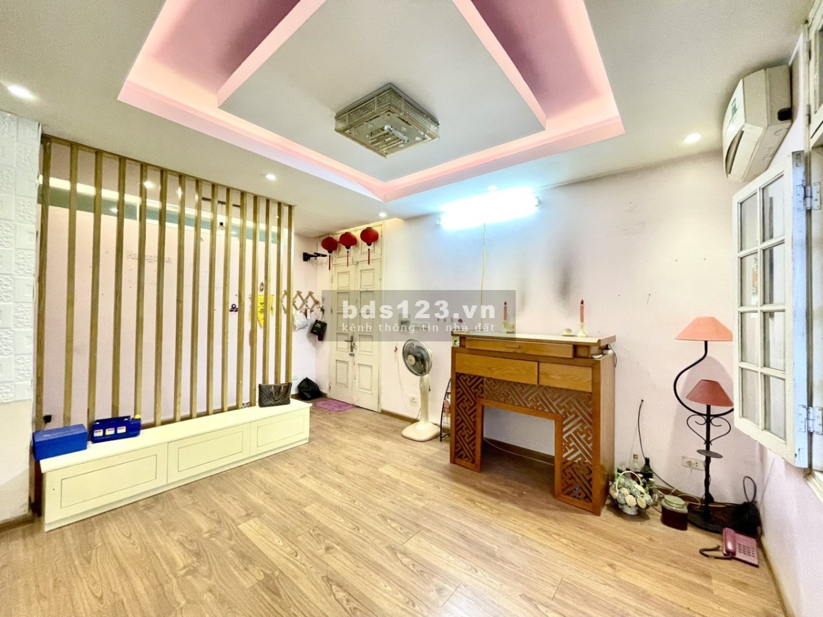 Bán gấp căn gốc 3PN tại chung cư Đầm Nấm Long Biên full nội thất, sổ đỏ trao tay