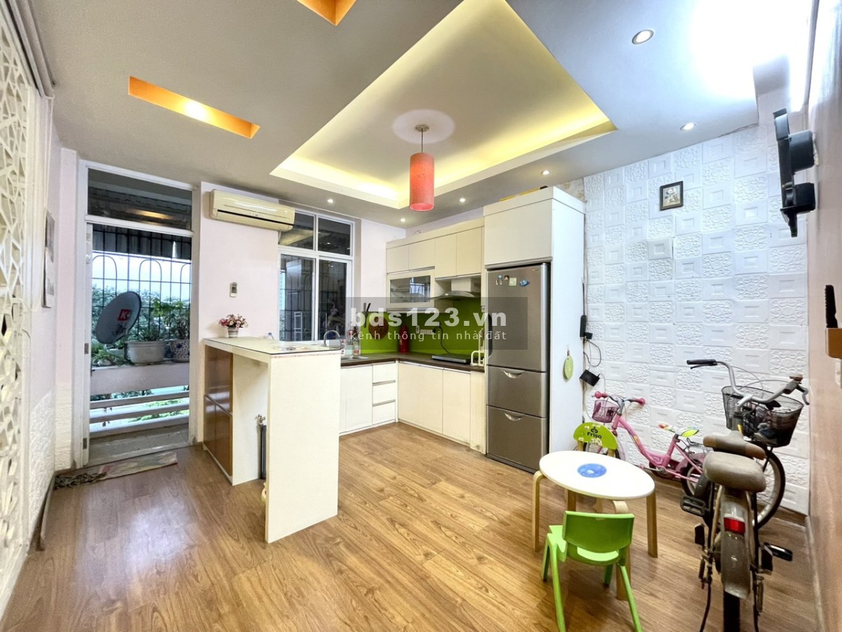 Bán gấp căn gốc 3PN tại chung cư Đầm Nấm Long Biên full nội thất, sổ đỏ trao tay