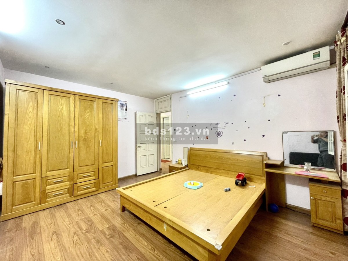 Bán gấp căn gốc 3PN tại chung cư Đầm Nấm Long Biên full nội thất, sổ đỏ trao tay