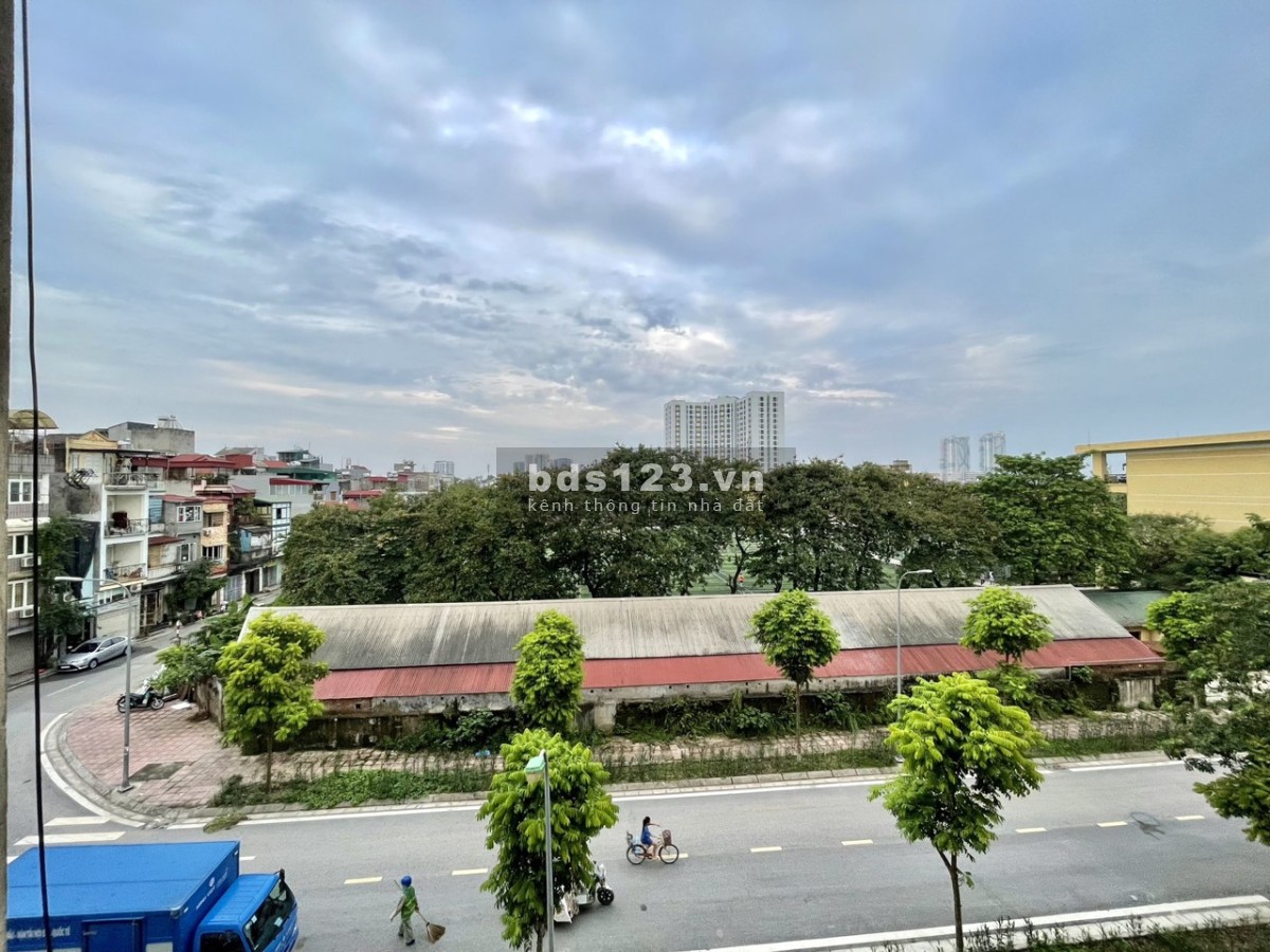 Bán gấp căn gốc 3PN tại chung cư Đầm Nấm Long Biên full nội thất, sổ đỏ trao tay