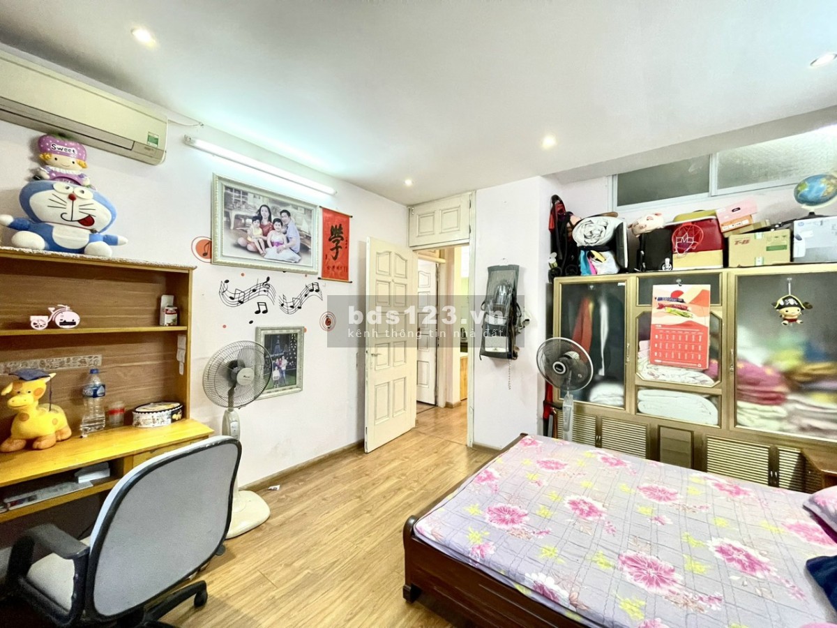 Bán gấp căn gốc 3PN tại chung cư Đầm Nấm Long Biên full nội thất, sổ đỏ trao tay