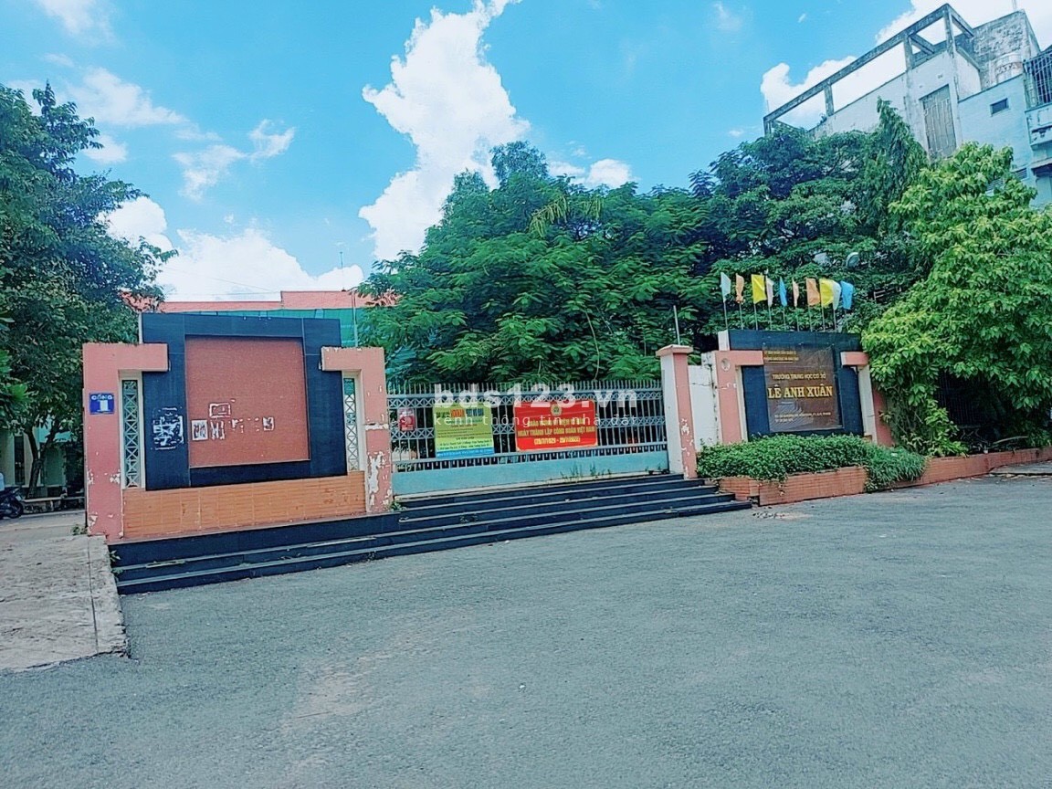 Nhà Lạc Long Quân, 90m2 2 tầng hẻm 9m giá nhỉnh 9ty, ngay trường học, ủy ban
