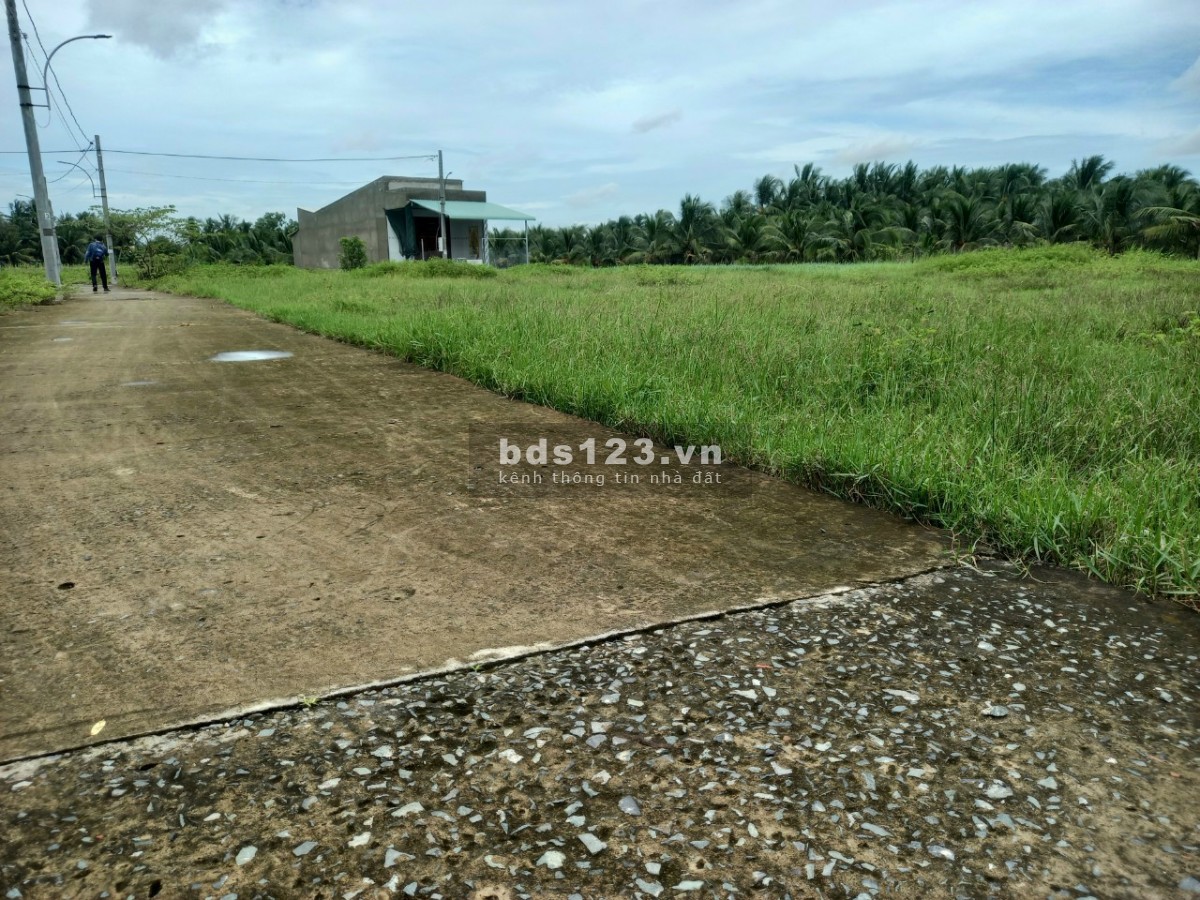Bán đất khu dân cư Tân Hương, dt 100m2, 490tr, điện thoại 0354232364, đường đi rộng 3m