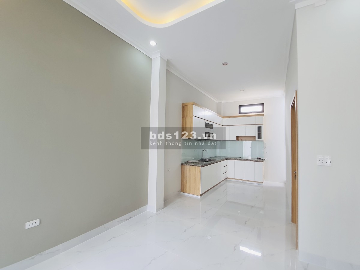 Bán nhà mới xây sàn bê tông, đường thông 6m, DT đất 109m² thổ, DTXD 180m², giá bán 2,7 tỷ