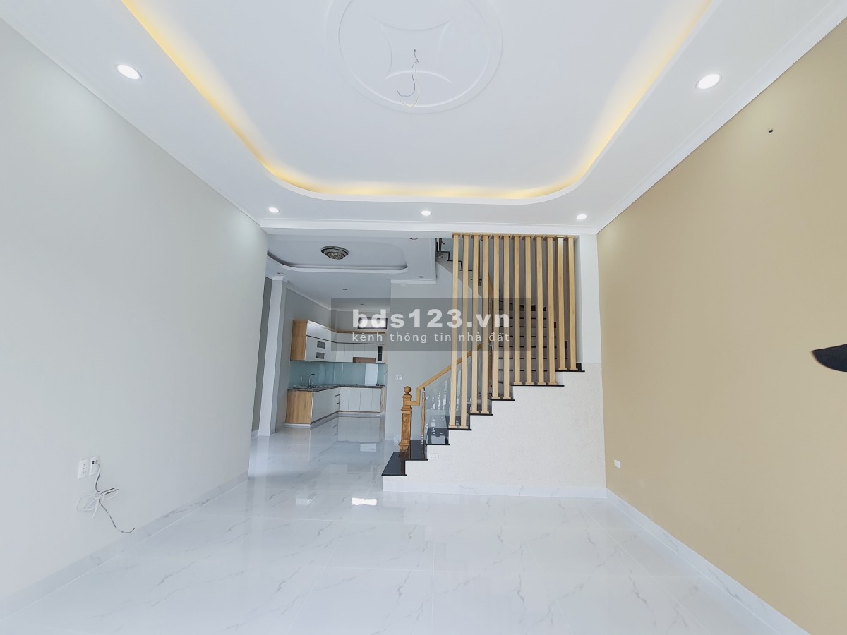 Bán nhà mới xây sàn bê tông, đường thông 6m, DT đất 109m² thổ, DTXD 180m², giá bán 2,7 tỷ