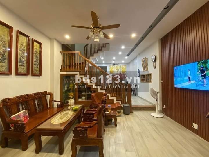 Siêu phẩm nhà hiếm Nguyễn Khánh Toàn, giá 6,2 tỷ, trước nhà rộng thoáng