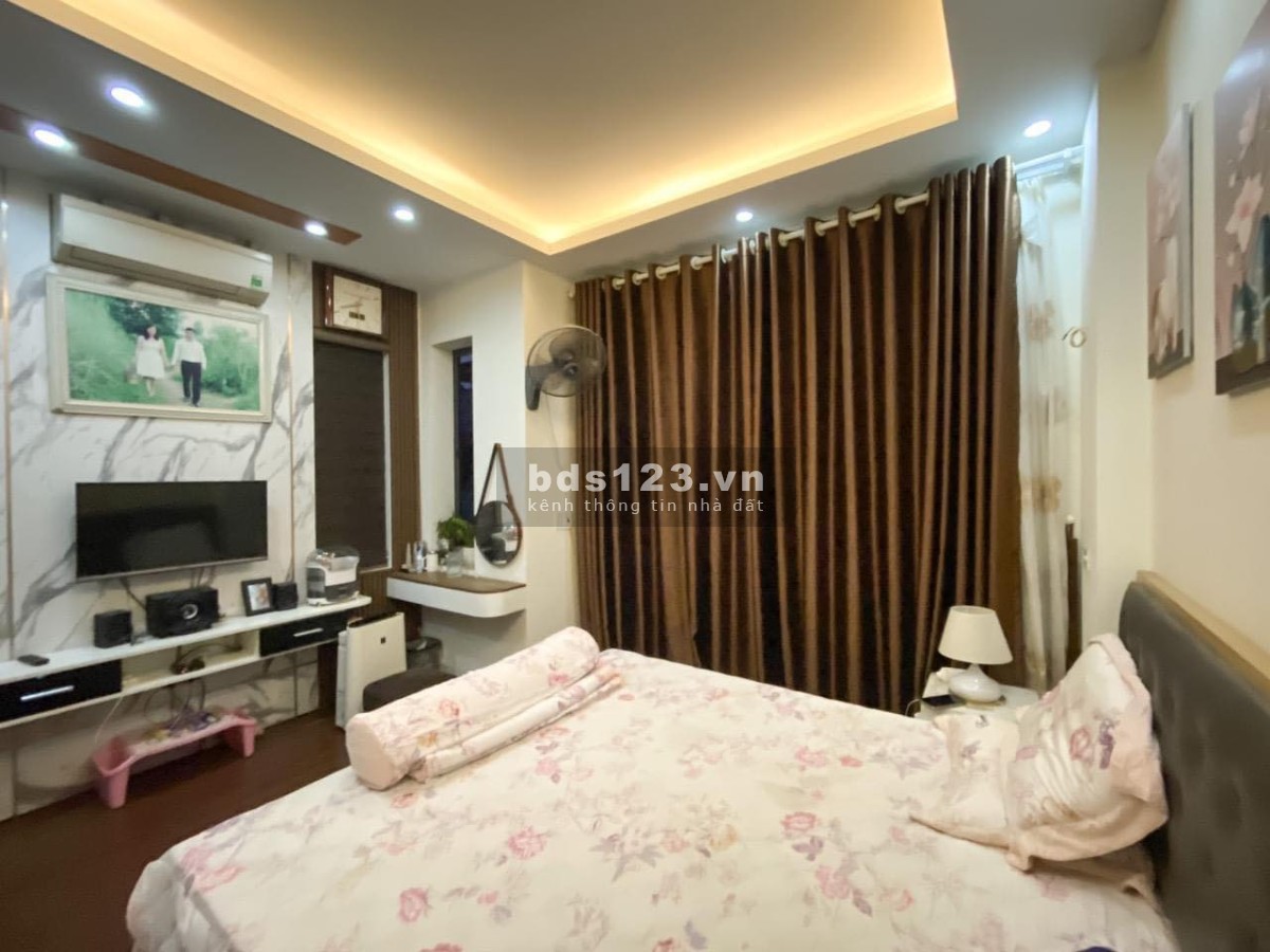 Bán nhà Ỷ La ô tô đỗ cửa 10m ra ô tô tránh lô góc DTSD 42m² x 4 tầng giá 4,05 tỷ