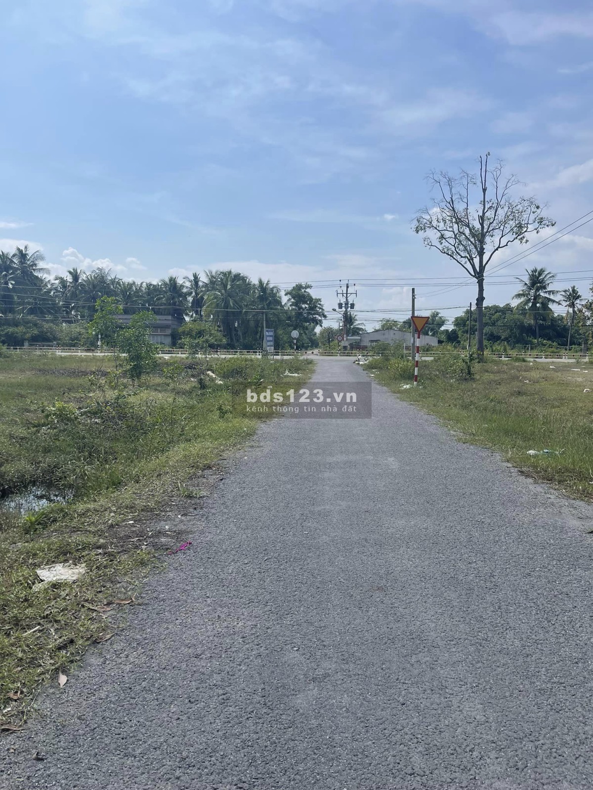 Tôi cần bán lô đất xã Phan ngay chân núi Bà, Tây Ninh, 500m2 sẵn 170m2 thổ, giá 390 triệu