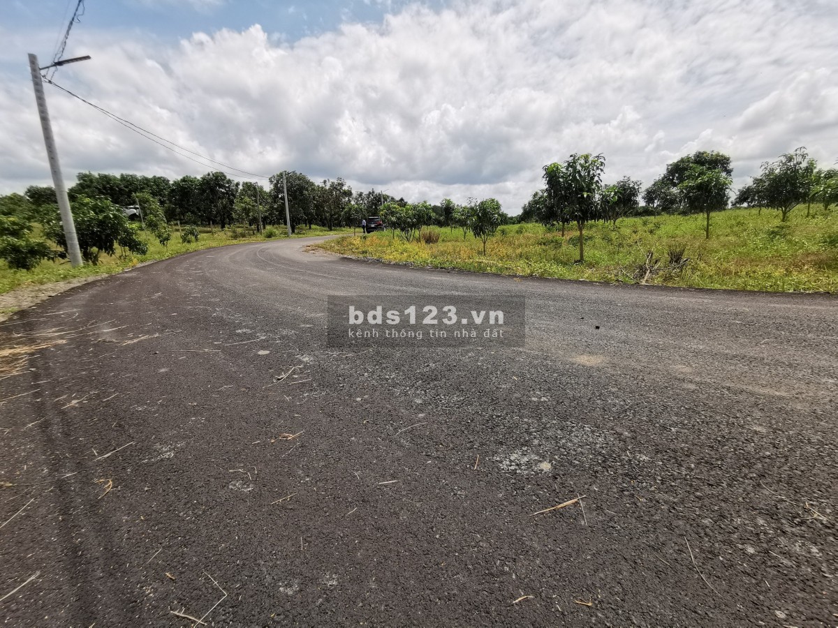 Cần bán gấp mảnh vườn diện tích 2048m2, giá 680 triệu, lh 0901892830
