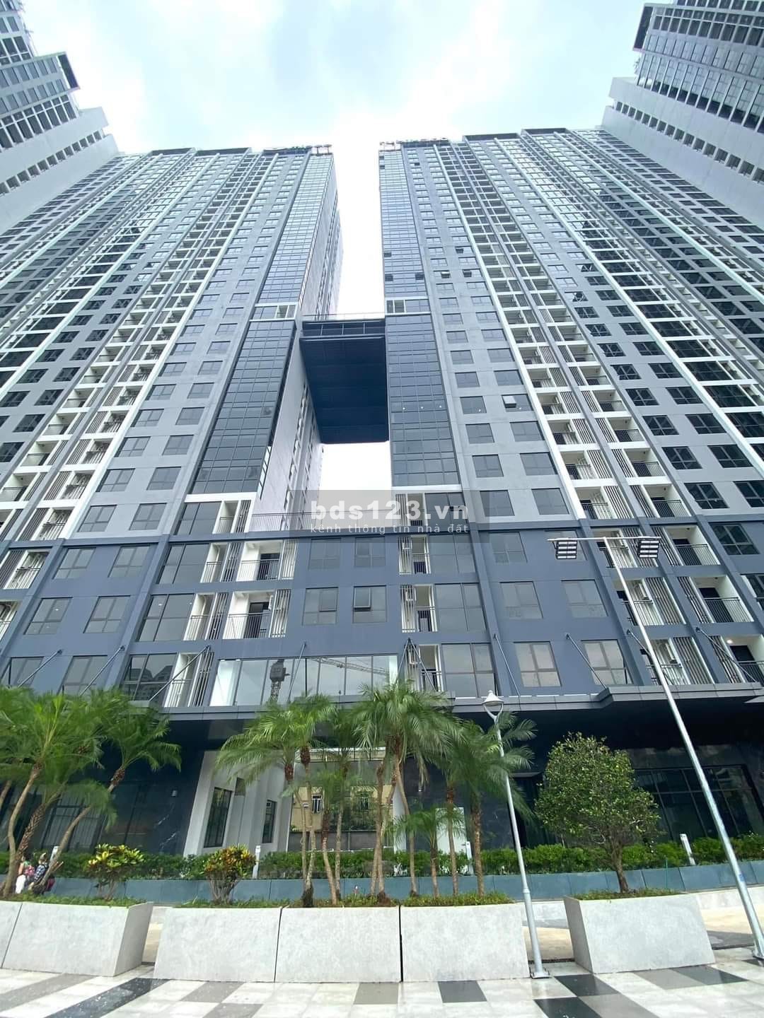 Bán căn hộ 2 PN Cầu Giấy quỹ ngoại giao tầng cao thoáng mát, DT 70m², giá 4,1 tỷ nhận nhà ngay