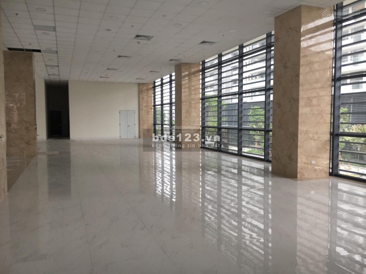 Cho thuê gấp văn phòng Nguyễn Chí Thanh, 110m2, giá 7$/m2/ tháng. Có chỗ để ô tô, xe máy