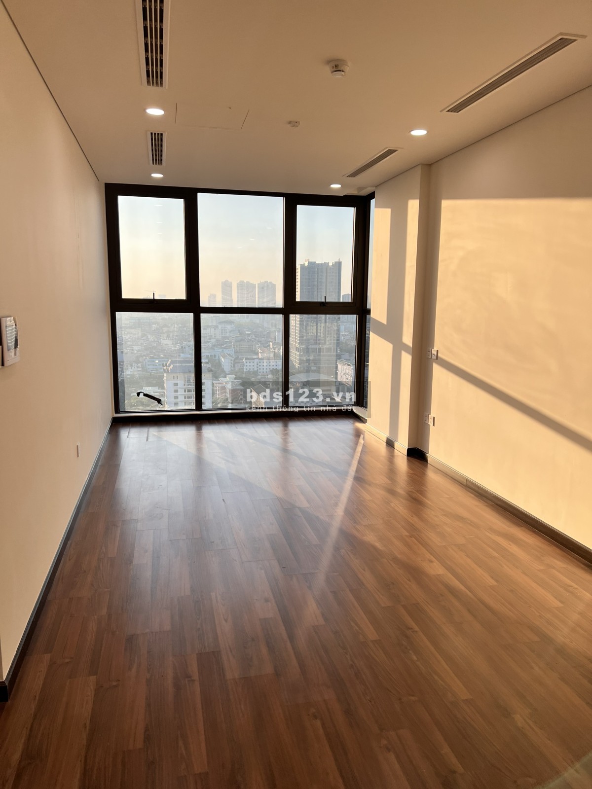 Bán căn hộ 2 PN Cầu Giấy quỹ ngoại giao tầng cao thoáng mát, DT 70m², giá 4,1 tỷ nhận nhà ngay