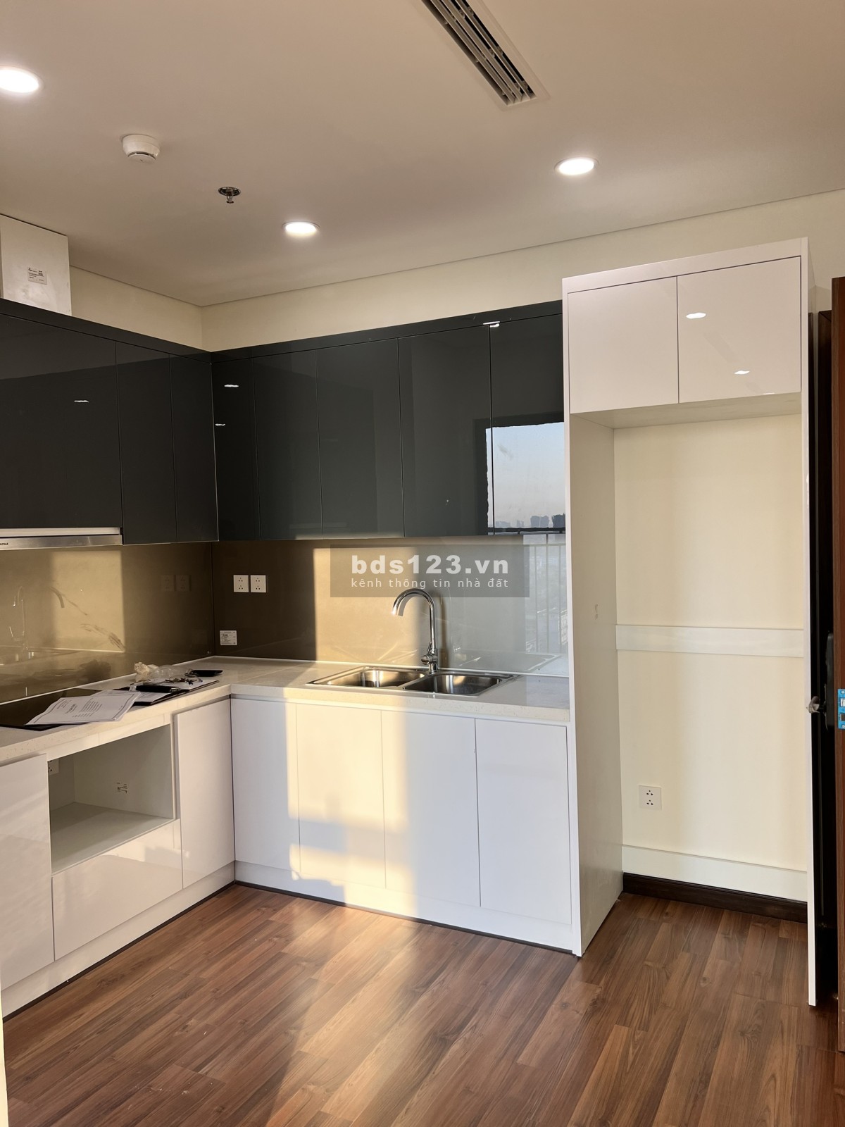 Bán căn hộ 2 PN Cầu Giấy quỹ ngoại giao tầng cao thoáng mát, DT 70m², giá 4,1 tỷ nhận nhà ngay