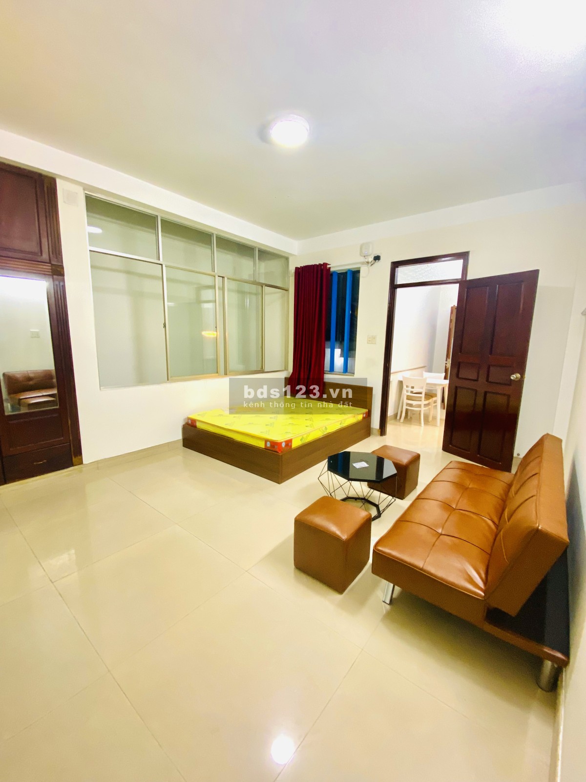 Cho thuê căn hộ 1 phòng ngủ gần etown liên hệ 0989155215