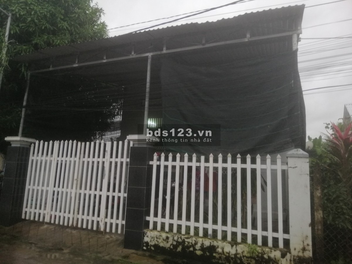 Chính chủ bán đất và nhà cấp 4, giá bớt lộc, khu dân cư, có sổ hồng