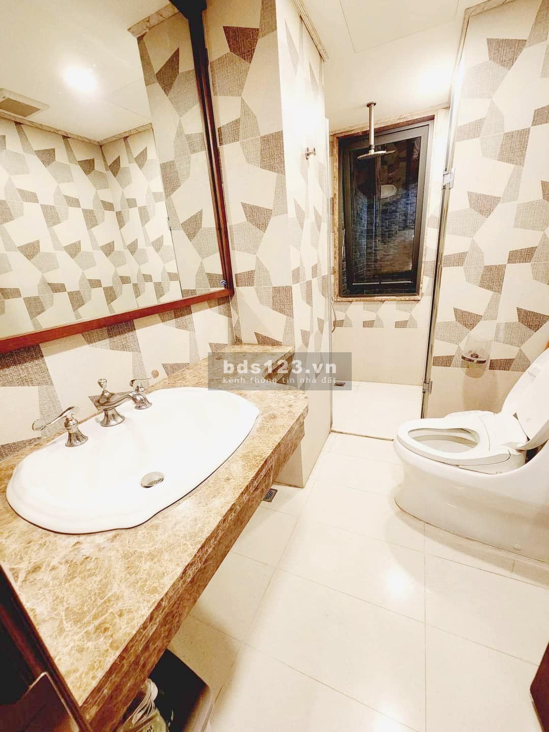 Bán nhà phố Nguyên Hồng cực hiếm, DT 60m² x 7 tầng, đầy đủ nội thất, kinh doanh đỉnh
