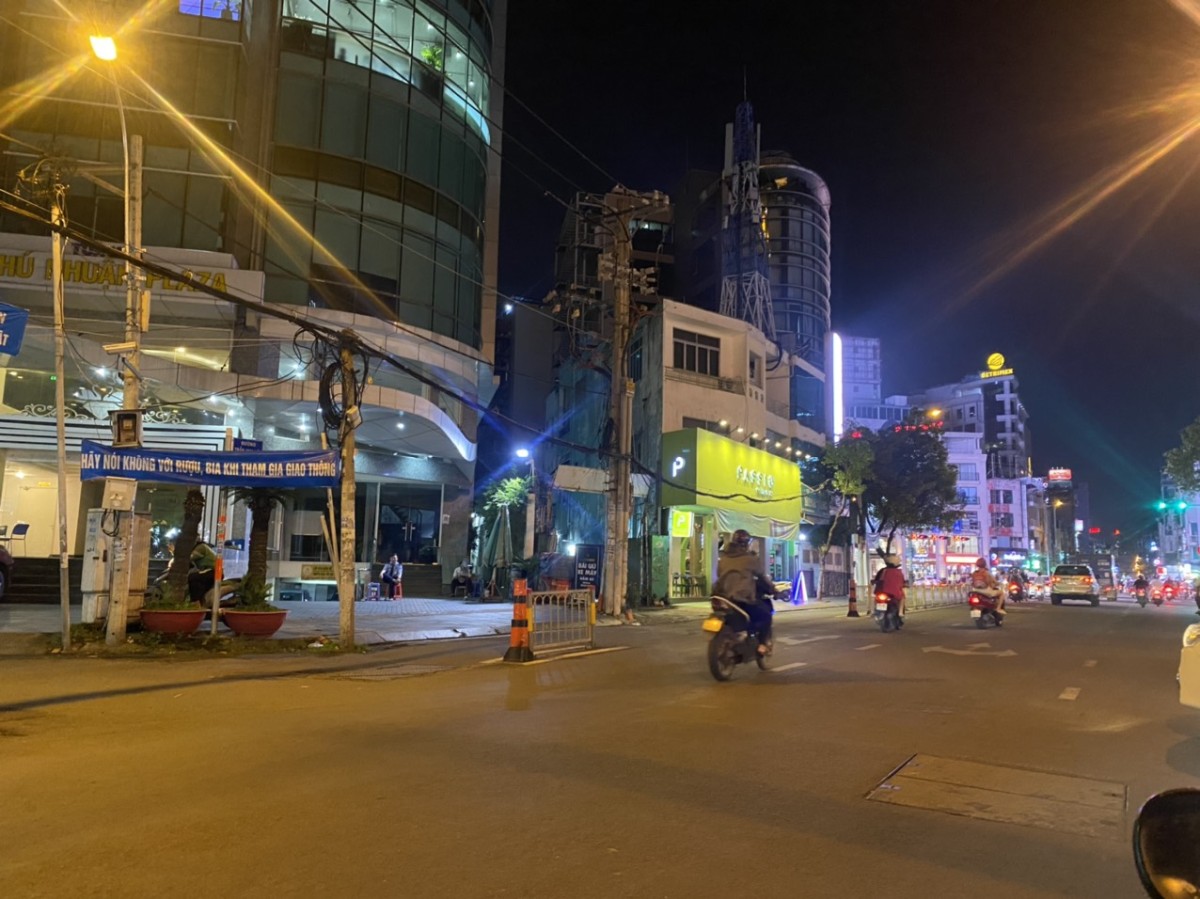 Bán nhà 2 mặt tiền Trần Huy Liệu, Nguyễn Đình Chính, DT 420 m2, giá bán 88 tỷ