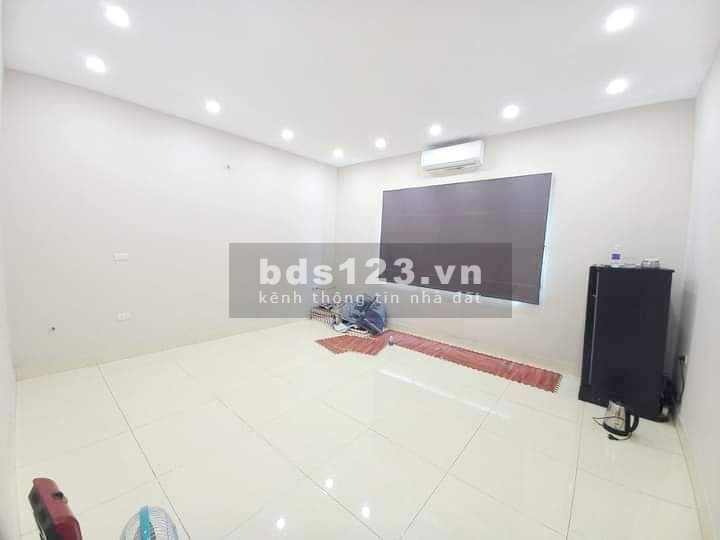 Bán nhà KĐT Định Công, Hoàng Mai, DT 75m² x 5 tầng có thang máy, MT 5m, vỉa hè rông, ô tô đỗ cửa