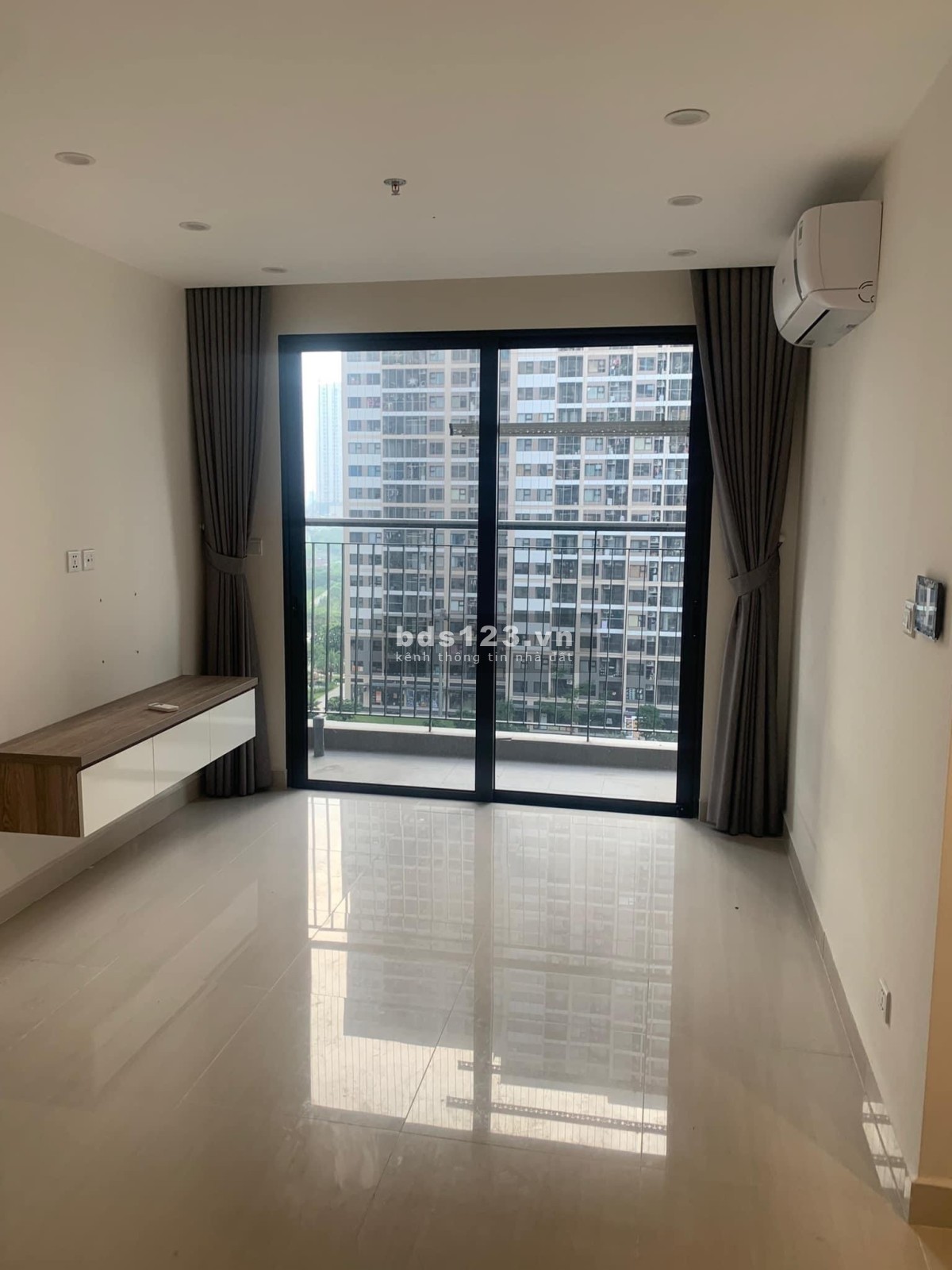 Căn hộ Vinhomes Smart City 1PN + 1, Dt 43m2, Giá 1,6 tỷ. tầng đẹp