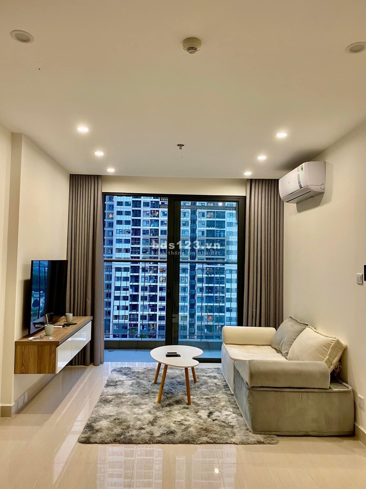 Căn hộ Vinhomes Smart City 1PN + 1, Dt 43m2, Giá 1,6 tỷ. tầng đẹp