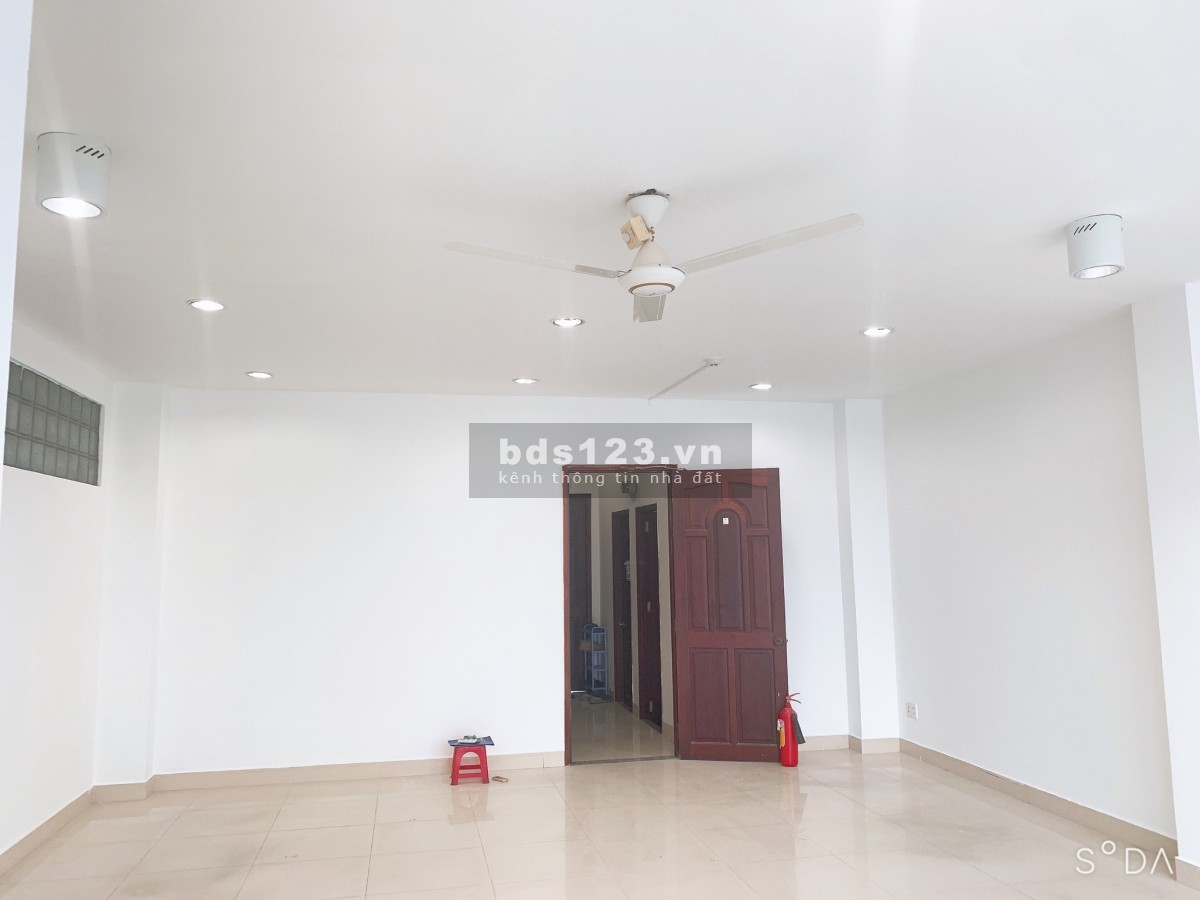 Cho thuê văn phòng 45m2 view kính sáng tại khu sân bay Tân Bình