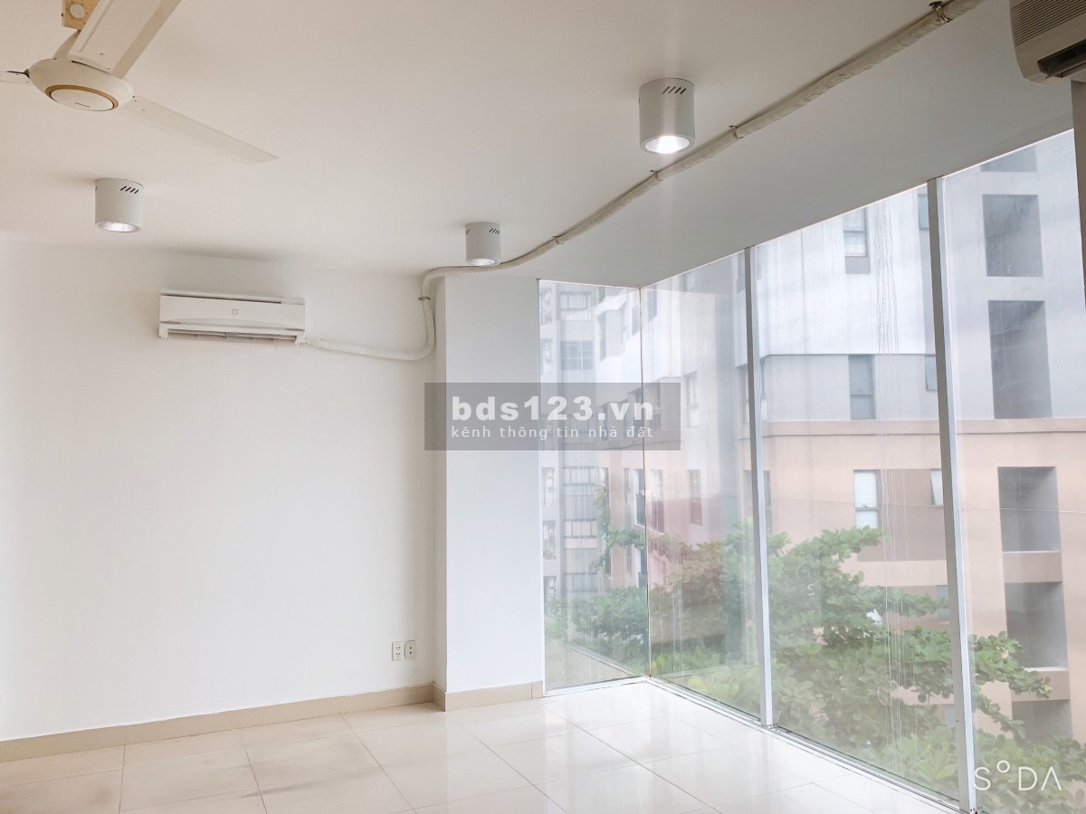 Cho thuê văn phòng 45m2 view kính sáng tại khu sân bay Tân Bình