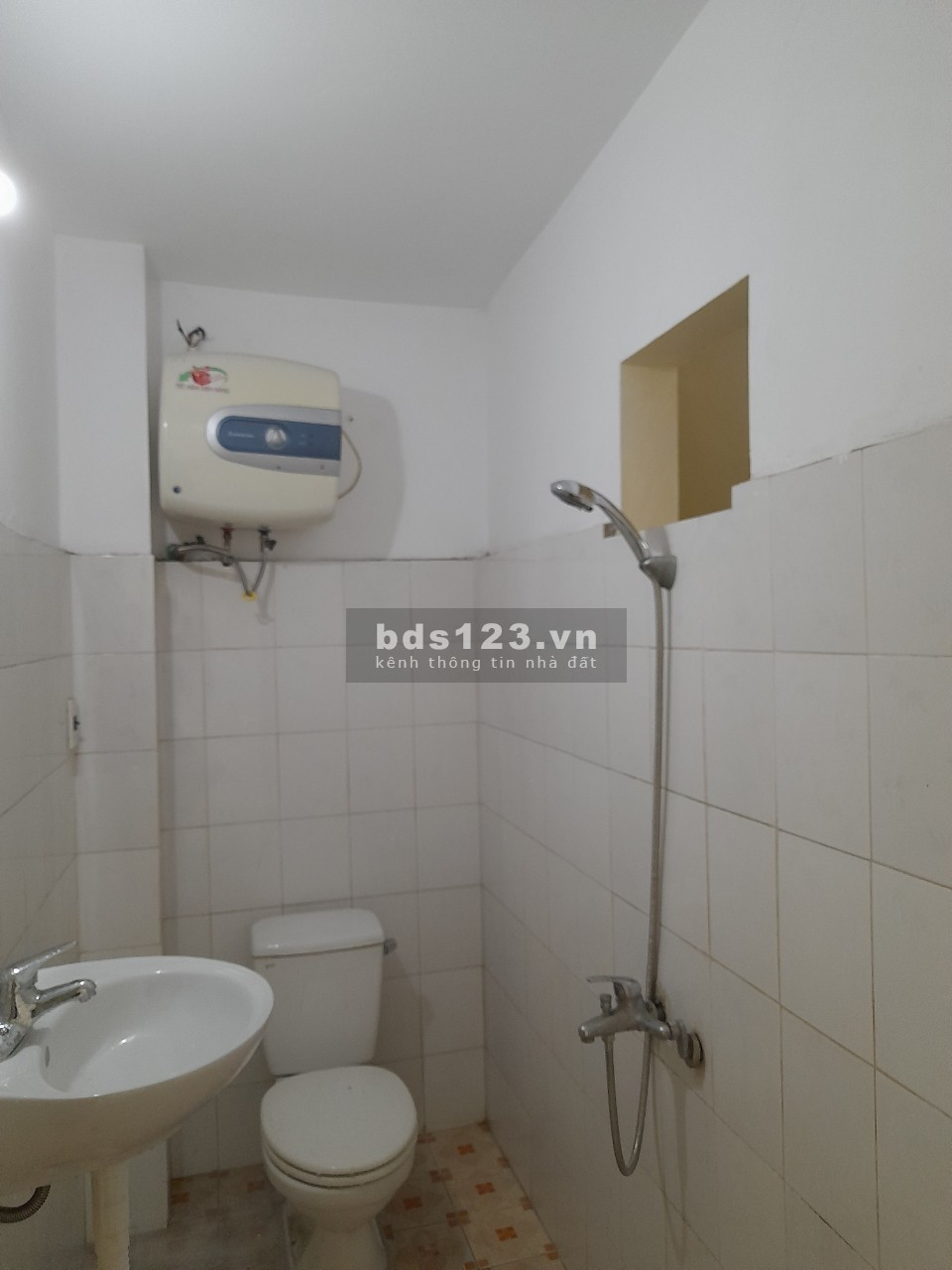 Cho thuê nhà 2 tầng phường Phúc Lợi, Long Biên, liên hệ 0945020228