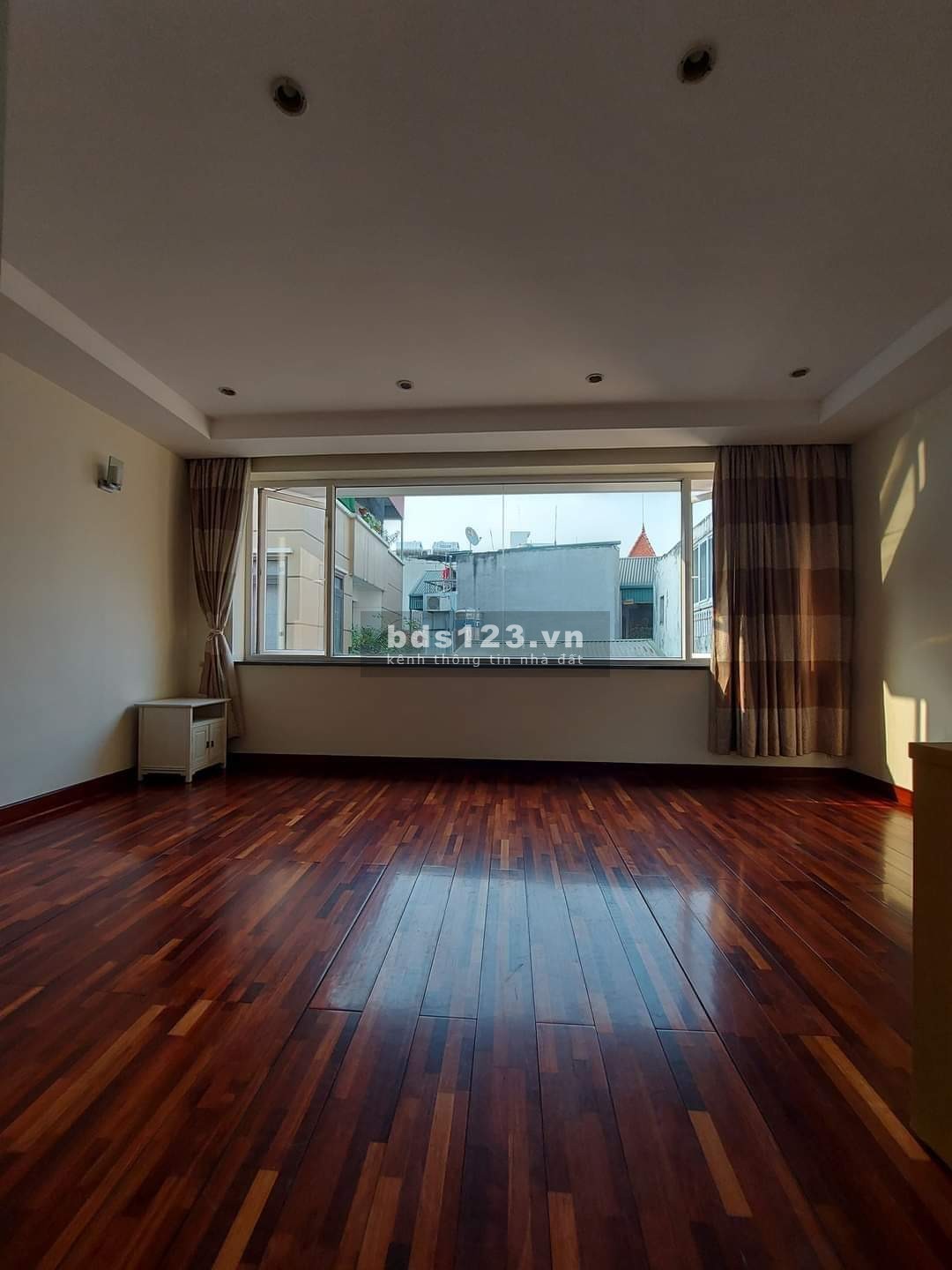 Bán nhà Trung Hoà, khu kinh doanh, đường ô tô, diện tích 58m², mặt tiền 6m, giá 7,5 tỷ