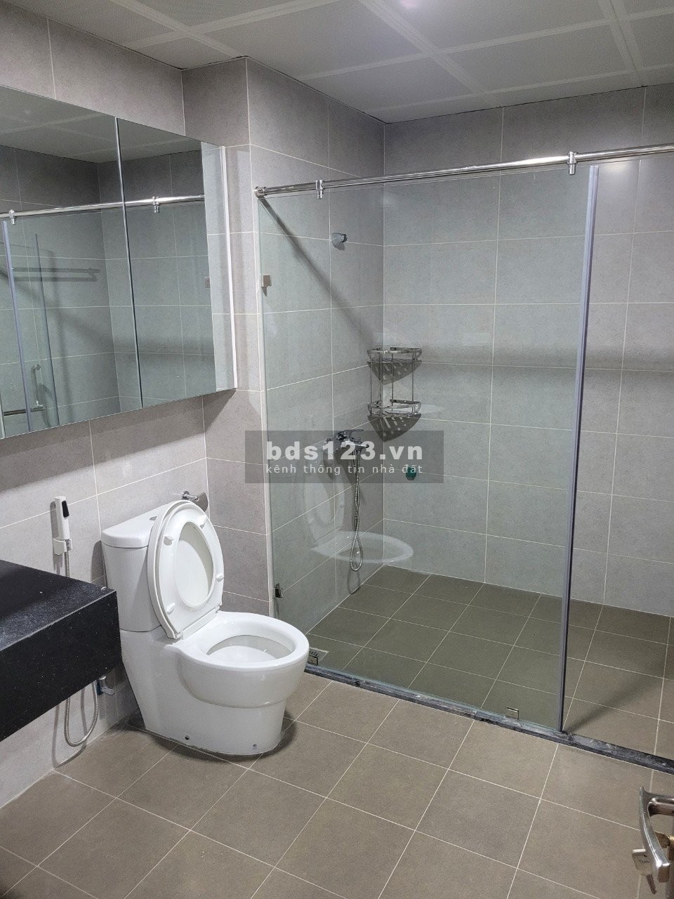 Em có căn UDIC cần cho thuê 168m2/ 3 ngủ 2 vệ sinh view rộng. Nội thất mới đã full