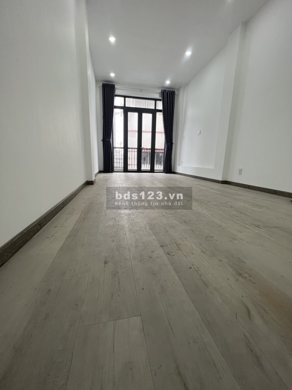 Cho thuê nhà mới xây nguyên căn 3 lầu 1 trệt Quận 4