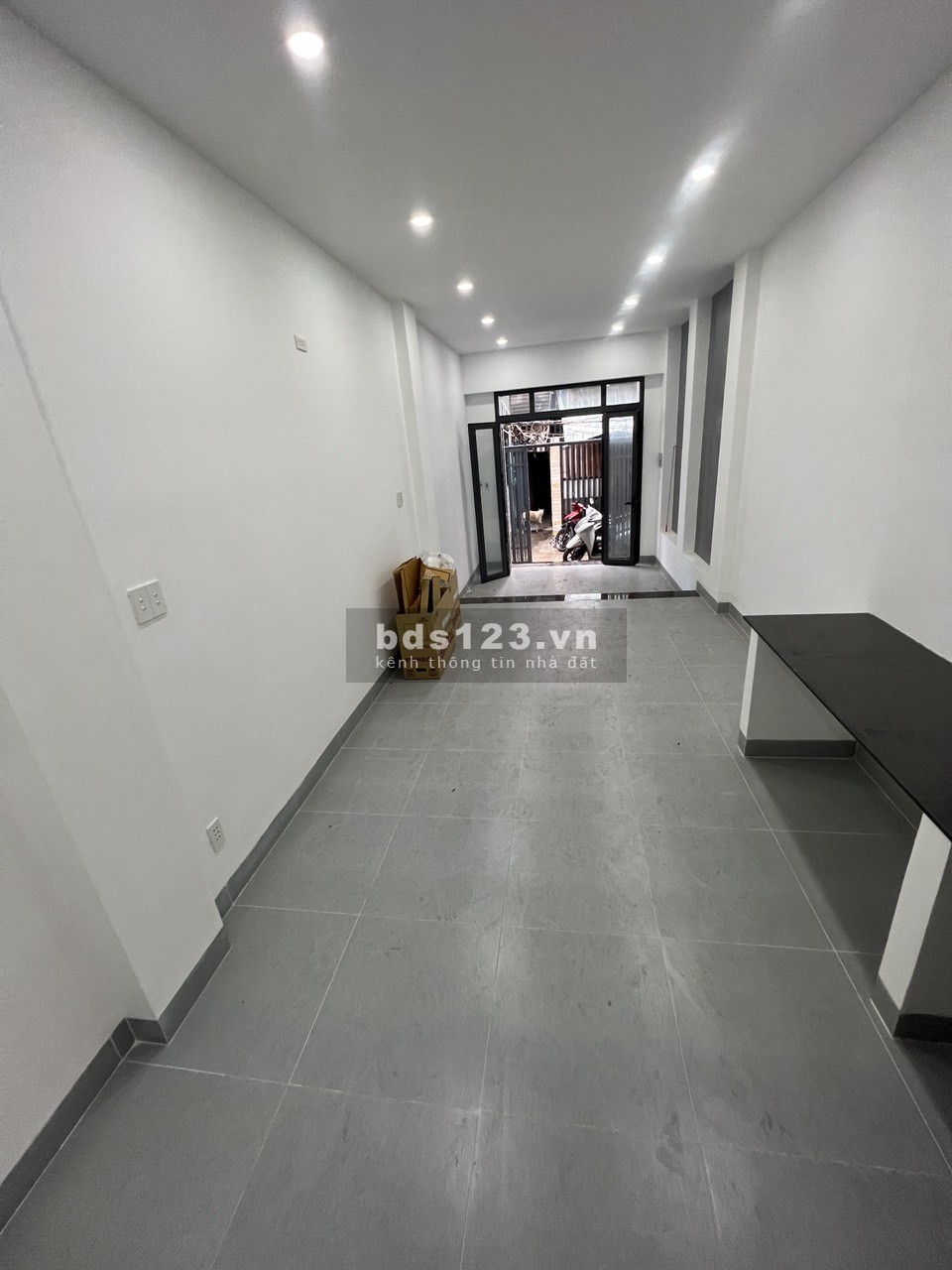 Cho thuê nhà mới xây nguyên căn 3 lầu 1 trệt Quận 4