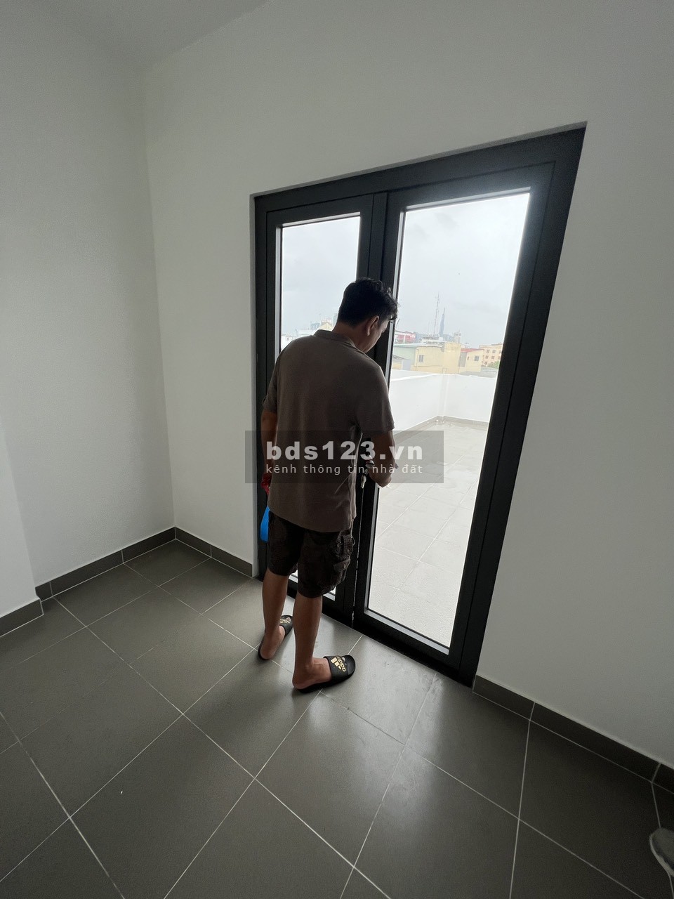 Cho thuê nhà mới xây nguyên căn 3 lầu 1 trệt Quận 4