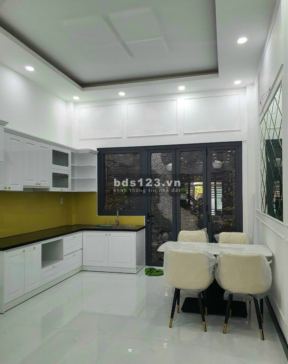 Bán nhà rộng an ninh ô tô vào trong, gần chung cư Celadon, giá 4,95 tỷ