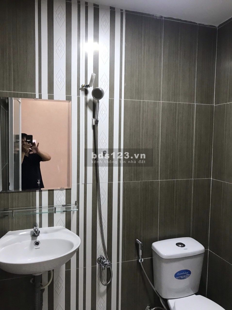 Bán nhà hẻm thông Sư Vạn Hạnh, Quận 10, cách chợ trường học vài bước chân, khu trung tâm Quận 10