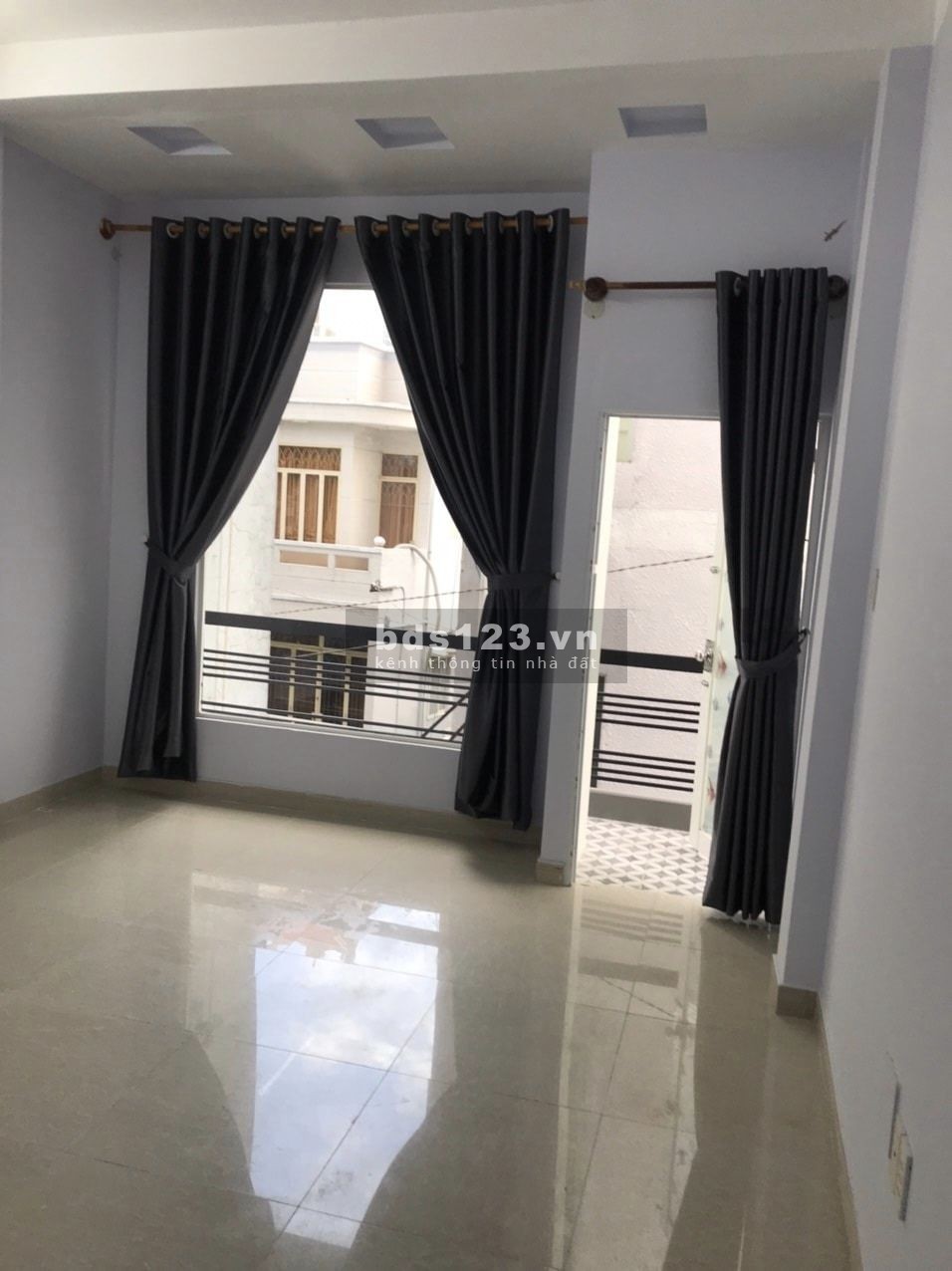 Bán nhà hẻm thông Sư Vạn Hạnh, Quận 10, cách chợ trường học vài bước chân, khu trung tâm Quận 10