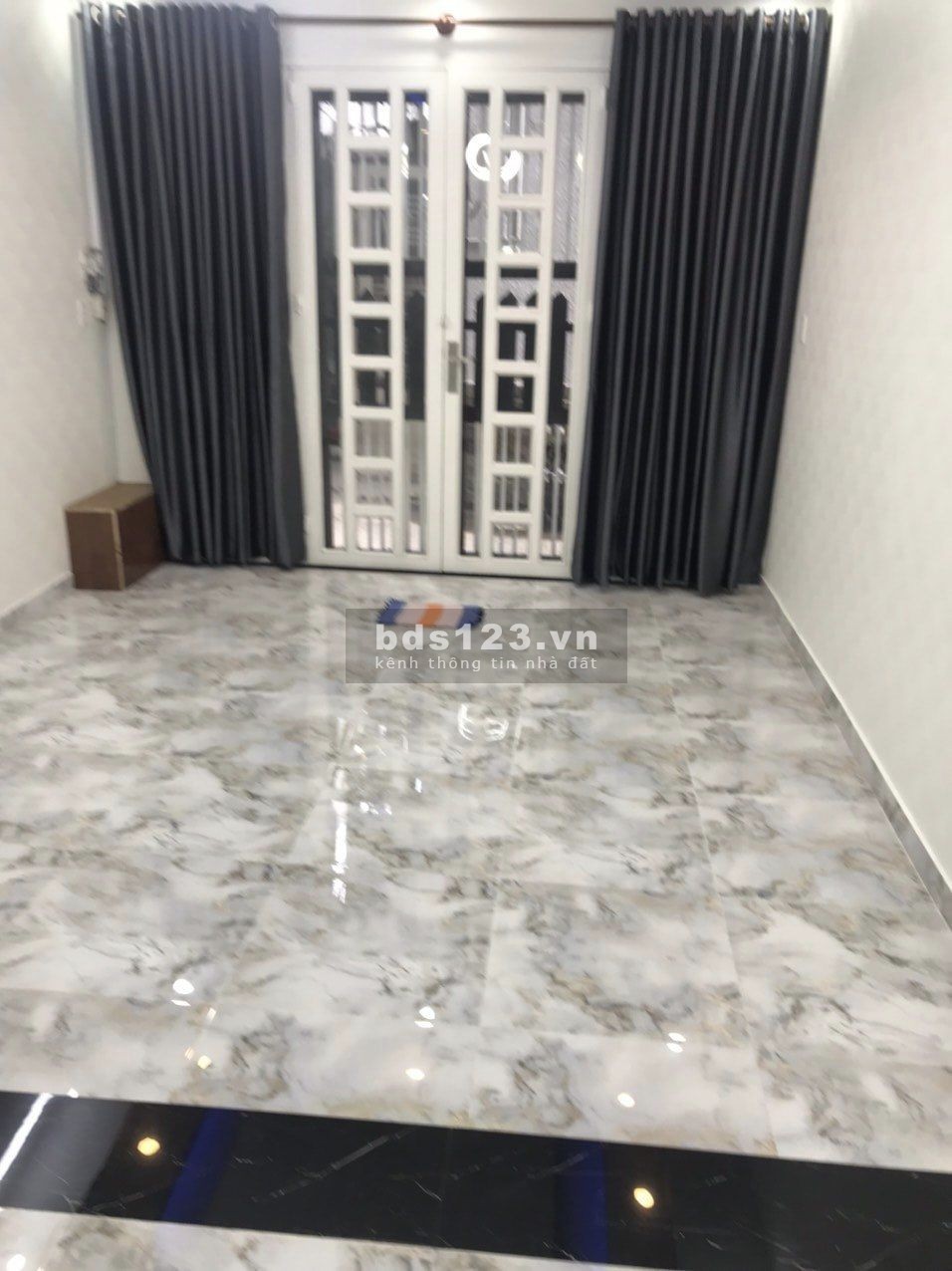 Bán nhà hẻm thông Sư Vạn Hạnh, Quận 10, cách chợ trường học vài bước chân, khu trung tâm Quận 10