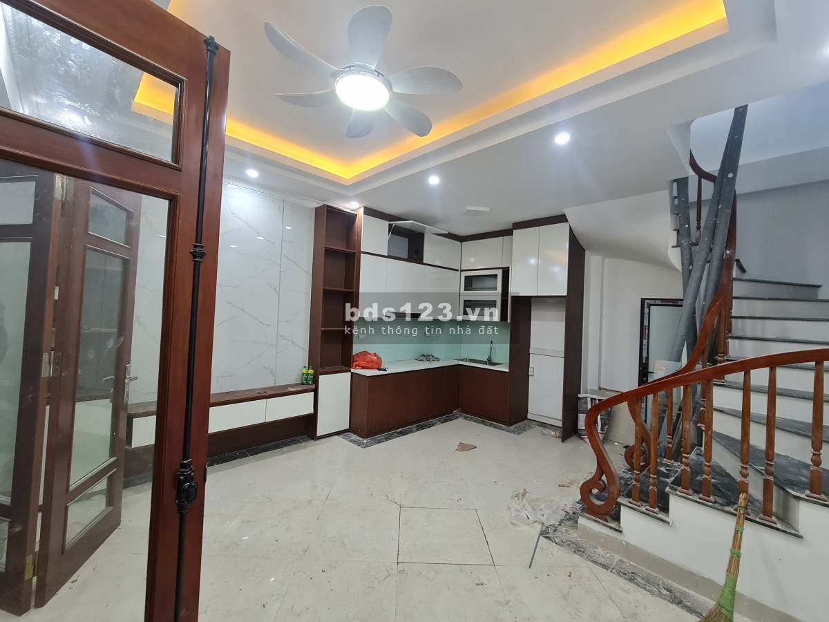 Bán nhà mới đón tết sát mặt phố 29m 5 tầng đúc liên hệ 0975750768