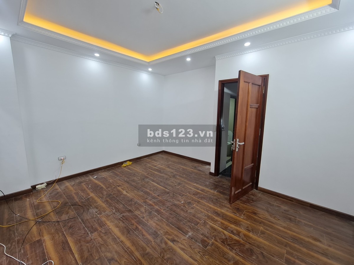 Bán nhà mới đón tết sát mặt phố 29m 5 tầng đúc liên hệ 0975750768