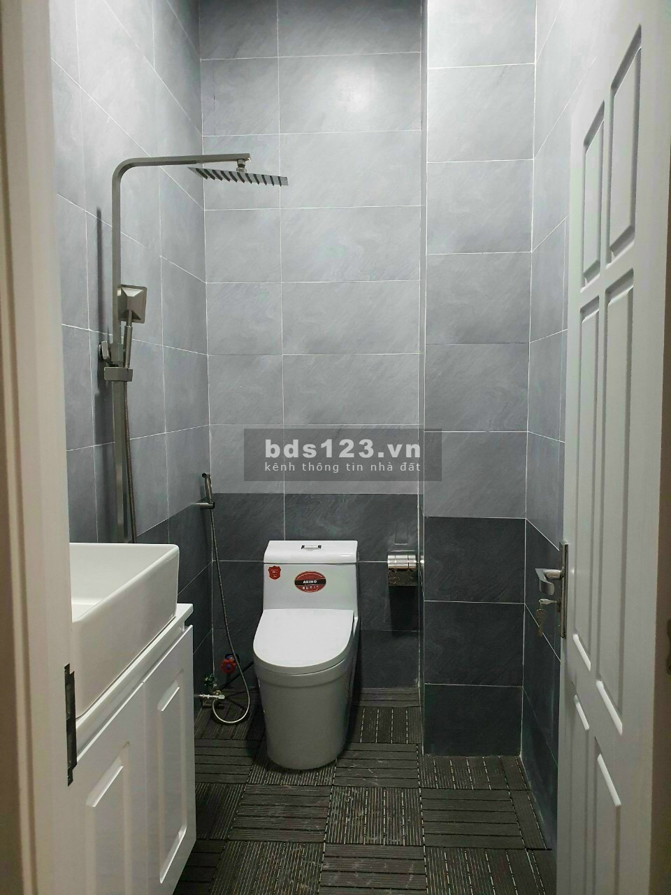 Bán nhà rộng an ninh ô tô vào trong, gần chung cư Celadon, giá 4,95 tỷ