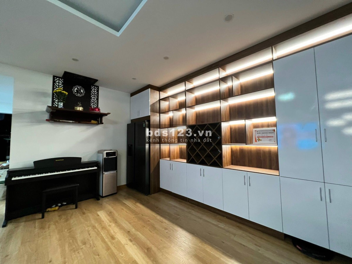 Siêu phẩm nhà CĂN GÓC, DT42m² x 5 tầng, 5m ra mặt phố Âu Cơ, nhỉnh giá 3 tỷ