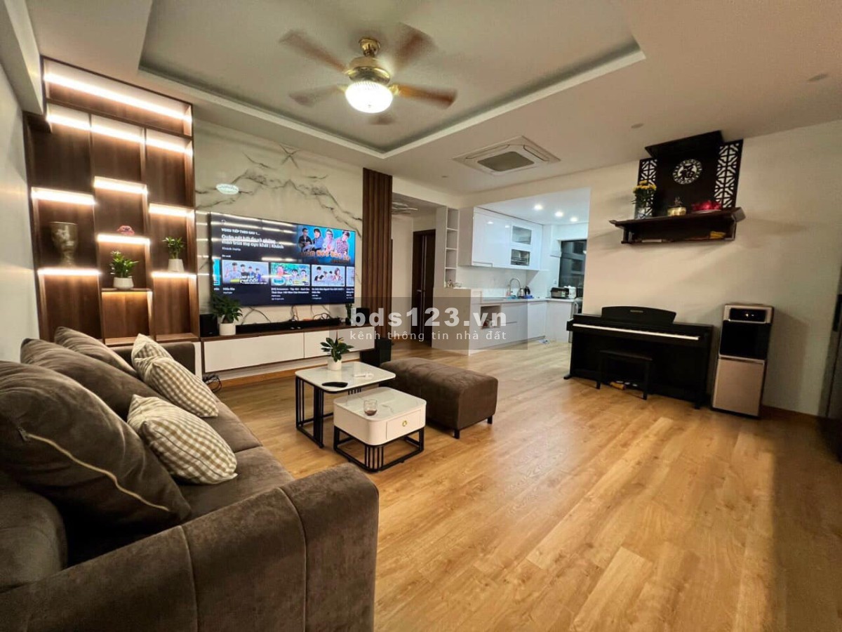 Siêu phẩm nhà CĂN GÓC, DT42m² x 5 tầng, 5m ra mặt phố Âu Cơ, nhỉnh giá 3 tỷ